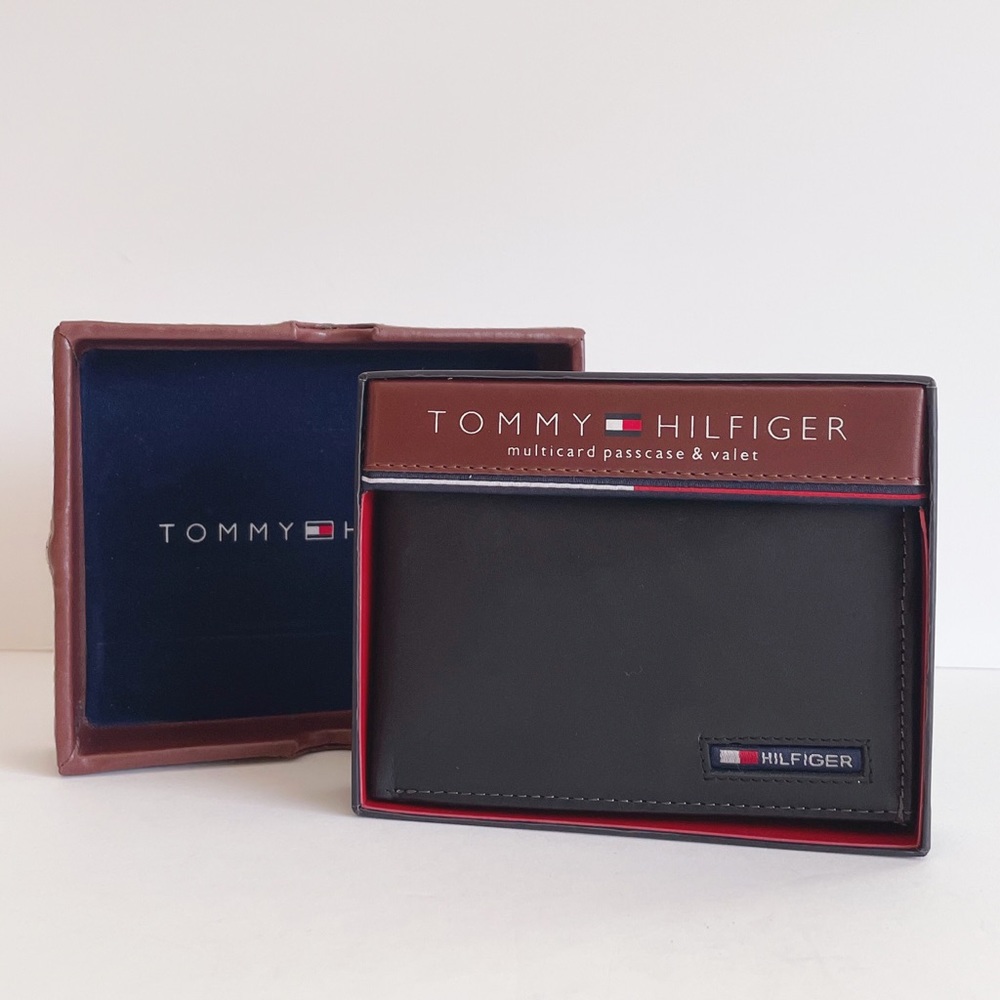 Tommy Hilfiger Multicard Passcode Wallet with Valet